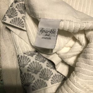 One set with designs of seashells. Unused!!!